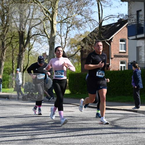 12.04.2026 - 45. Internationalen Wilhelmsburger Insellauf J. Mangold http://msf.ph/oto/9463583 12.04.2026 10:53:18 Ziel 2162, 4943, 4801, 4802, 5544, 4499, 4277, 2600, 5490, 5576, 5614, 4750, 2593, 2834, 2834, 2554, 5617, 5650, 4338, 5406, 2368, 5347 meine-sportfotos.de