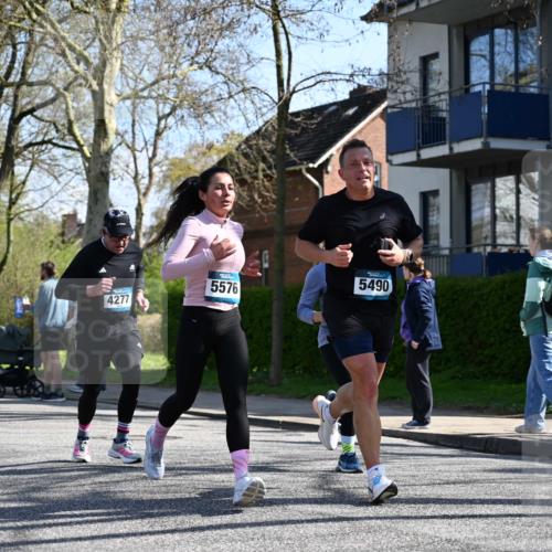 12.04.2026 - 45. Internationalen Wilhelmsburger Insellauf J. Mangold http://msf.ph/oto/9463588 12.04.2026 10:53:18 Ziel 2162, 4943, 4801, 4802, 5544, 4499, 4277, 2600, 5490, 5576, 5614, 4750, 2593, 2834, 2834, 2554, 5617, 5650, 4338, 5406, 2368, 5347 meine-sportfotos.de