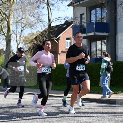12.04.2026 - 45. Internationalen Wilhelmsburger Insellauf J. Mangold http://msf.ph/oto/9463592 12.04.2026 10:53:18 Ziel 2162, 4943, 4801, 4802, 5544, 4499, 4277, 2600, 5490, 5576, 5614, 4750, 2593, 2834, 2834, 2554, 5617, 5650, 4338, 5406, 2368, 5347 meine-sportfotos.de