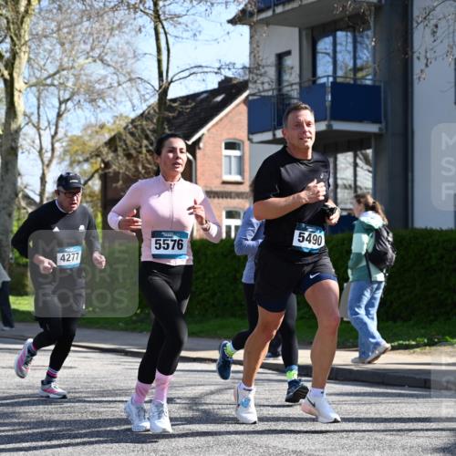 12.04.2026 - 45. Internationalen Wilhelmsburger Insellauf J. Mangold http://msf.ph/oto/9463593 12.04.2026 10:53:18 Ziel 2162, 4943, 4801, 4802, 5544, 4499, 4277, 2600, 5490, 5576, 5614, 4750, 2593, 2834, 2834, 2554, 5617, 5650, 4338, 5406, 2368, 5347 meine-sportfotos.de