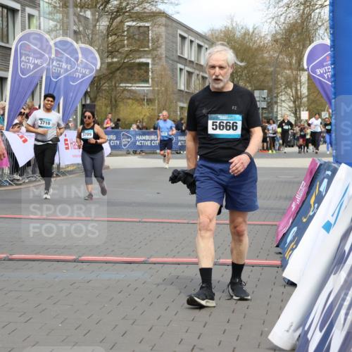 12.04.2026 - 45. Internationalen Wilhelmsburger Insellauf Strokosch-Dieckow http://msf.ph/oto/9463594 12.04.2026 13:16:32 Ziel 5666, 3993, 5517, 3710, 3709 meine-sportfotos.de