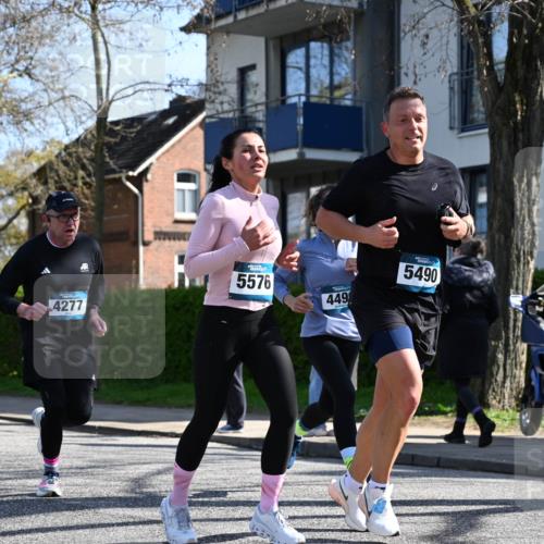 12.04.2026 - 45. Internationalen Wilhelmsburger Insellauf J. Mangold http://msf.ph/oto/9463600 12.04.2026 10:53:19 Ziel 2162, 4943, 4801, 4802, 5544, 4499, 4277, 2600, 5490, 5576, 5614, 4750, 2593, 2834, 2554, 5617, 5650, 4338, 5406, 2368, 5347, 3399 meine-sportfotos.de