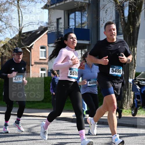 12.04.2026 - 45. Internationalen Wilhelmsburger Insellauf J. Mangold http://msf.ph/oto/9463601 12.04.2026 10:53:19 Ziel 2162, 4943, 4801, 4802, 5544, 4499, 4277, 2600, 5490, 5576, 5614, 4750, 2593, 2834, 2554, 5617, 5650, 4338, 5406, 2368, 5347, 3399 meine-sportfotos.de
