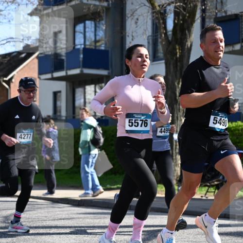 12.04.2026 - 45. Internationalen Wilhelmsburger Insellauf J. Mangold http://msf.ph/oto/9463605 12.04.2026 10:53:19 Ziel 2162, 4943, 4801, 4802, 5544, 4499, 4277, 2600, 5490, 5576, 5614, 4750, 2593, 2834, 2554, 5617, 5650, 4338, 5406, 2368, 5347, 3399 meine-sportfotos.de