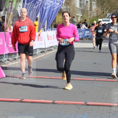 12.04.2026 - 45. Internationalen Wilhelmsburger Insellauf Strokosch-Dieckow http://msf.ph/oto/9463616 12.04.2026 11:12:59 Ziel 2435, 3517, 2739 meine-sportfotos.de