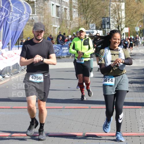 12.04.2026 - 45. Internationalen Wilhelmsburger Insellauf Strokosch-Dieckow http://msf.ph/oto/9463638 12.04.2026 10:53:54 Ziel 5614, 4750, 2593, 2834 meine-sportfotos.de