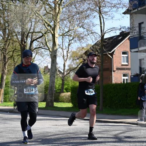 12.04.2026 - 45. Internationalen Wilhelmsburger Insellauf J. Mangold http://msf.ph/oto/9463639 12.04.2026 10:53:26 Ziel 4499, 4277, 2600, 5490, 5576, 5614, 4750, 2593, 2834, 2554, 5617, 5650, 4338, 5406, 2368, 5347, 3399, 2606, 3918, 5740 meine-sportfotos.de