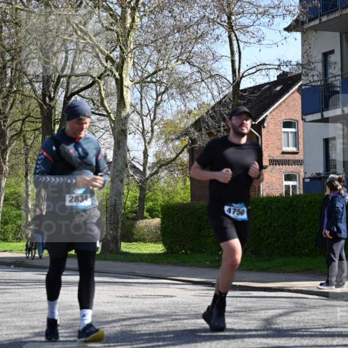 12.04.2026 - 45. Internationalen Wilhelmsburger Insellauf J. Mangold http://msf.ph/oto/9463641 12.04.2026 10:53:26 Ziel 4499, 4277, 2600, 5490, 5576, 5614, 4750, 2593, 2834, 2554, 5617, 5650, 4338, 5406, 2368, 5347, 3399, 2606, 3918, 5740 meine-sportfotos.de