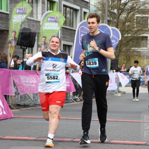 12.04.2026 - 45. Internationalen Wilhelmsburger Insellauf Strokosch-Dieckow http://msf.ph/oto/9463656 12.04.2026 13:16:28 Ziel 2681, 5839, 5582, 5666, 3993, 5517 meine-sportfotos.de