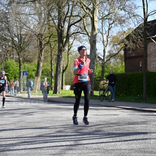12.04.2026 - 45. Internationalen Wilhelmsburger Insellauf J. Mangold http://msf.ph/oto/9463660 12.04.2026 10:53:34 Ziel 5614, 4750, 2593, 2834, 2554, 5617, 5650, 4338, 5406, 2368, 5347, 3399, 2606, 2606, 3918, 5740, 2958, 2957, 2895, 3724 meine-sportfotos.de