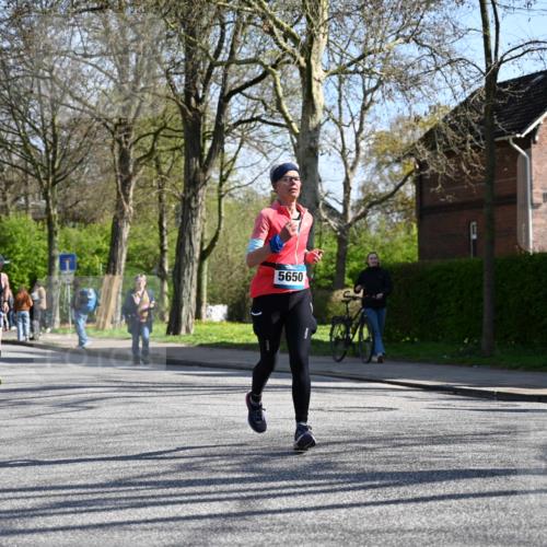 12.04.2026 - 45. Internationalen Wilhelmsburger Insellauf J. Mangold http://msf.ph/oto/9463661 12.04.2026 10:53:34 Ziel 5614, 4750, 2593, 2834, 2554, 5617, 5650, 4338, 5406, 2368, 5347, 3399, 2606, 2606, 3918, 5740, 2958, 2957, 2895, 3724 meine-sportfotos.de