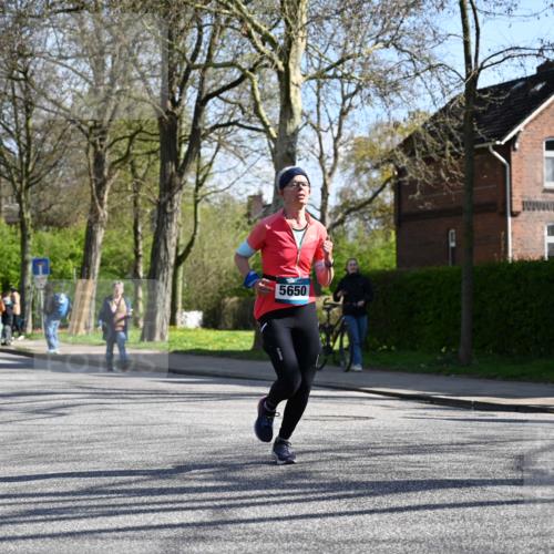 12.04.2026 - 45. Internationalen Wilhelmsburger Insellauf J. Mangold http://msf.ph/oto/9463664 12.04.2026 10:53:34 Ziel 5614, 4750, 2593, 2834, 2554, 5617, 5650, 4338, 5406, 2368, 5347, 3399, 2606, 2606, 3918, 5740, 2958, 2957, 2895, 3724 meine-sportfotos.de