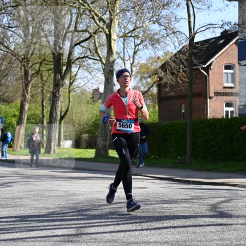 12.04.2026 - 45. Internationalen Wilhelmsburger Insellauf J. Mangold http://msf.ph/oto/9463666 12.04.2026 10:53:34 Ziel 5614, 4750, 2593, 2834, 2554, 5617, 5650, 4338, 5406, 2368, 5347, 3399, 2606, 2606, 3918, 5740, 2958, 2957, 2895, 3724 meine-sportfotos.de