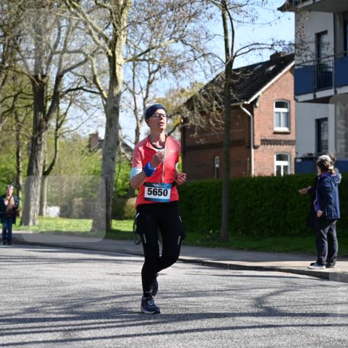 12.04.2026 - 45. Internationalen Wilhelmsburger Insellauf J. Mangold http://msf.ph/oto/9463669 12.04.2026 10:53:34 Ziel 5614, 4750, 2593, 2834, 2554, 5617, 5650, 4338, 5406, 2368, 5347, 3399, 2606, 2606, 3918, 5740, 2958, 2957, 2895, 3724 meine-sportfotos.de