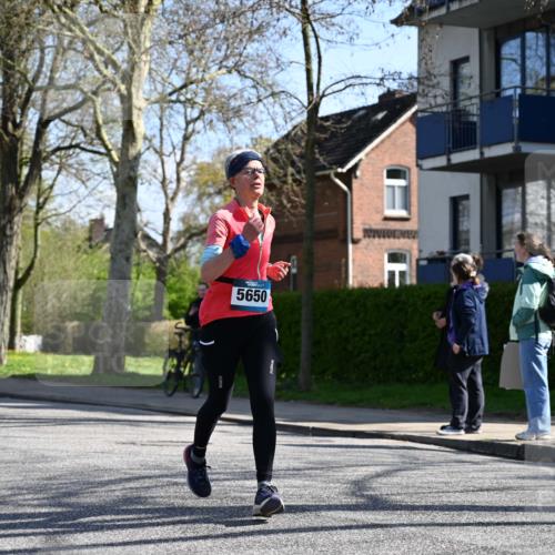 12.04.2026 - 45. Internationalen Wilhelmsburger Insellauf J. Mangold http://msf.ph/oto/9463673 12.04.2026 10:53:34 Ziel 5614, 4750, 2593, 2834, 2554, 5617, 5650, 4338, 5406, 2368, 5347, 3399, 2606, 2606, 3918, 5740, 2958, 2957, 2895, 3724 meine-sportfotos.de