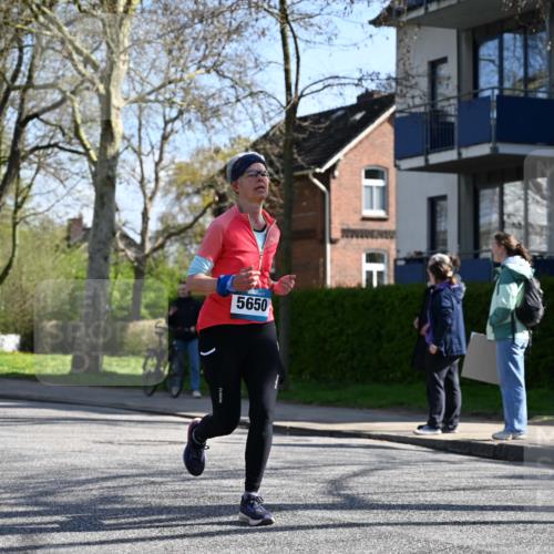 12.04.2026 - 45. Internationalen Wilhelmsburger Insellauf J. Mangold http://msf.ph/oto/9463674 12.04.2026 10:53:34 Ziel 5614, 4750, 2593, 2834, 2554, 5617, 5650, 4338, 5406, 2368, 5347, 3399, 2606, 2606, 3918, 5740, 2958, 2957, 2895, 3724 meine-sportfotos.de
