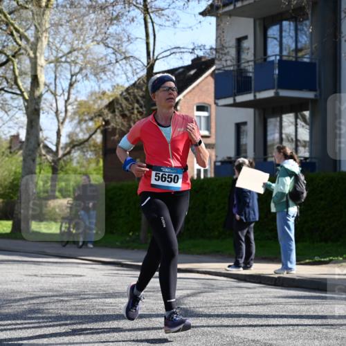 12.04.2026 - 45. Internationalen Wilhelmsburger Insellauf J. Mangold http://msf.ph/oto/9463677 12.04.2026 10:53:35 Ziel 5614, 4750, 2593, 2834, 2554, 5617, 5650, 4338, 5406, 5406, 2368, 5347, 3399, 2606, 3918, 5740, 2958, 2957, 2895, 3724, 2399 meine-sportfotos.de