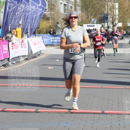 12.04.2026 - 45. Internationalen Wilhelmsburger Insellauf Strokosch-Dieckow http://msf.ph/oto/9463678 12.04.2026 11:13:01 Ziel 2435, 3517, 2739 meine-sportfotos.de