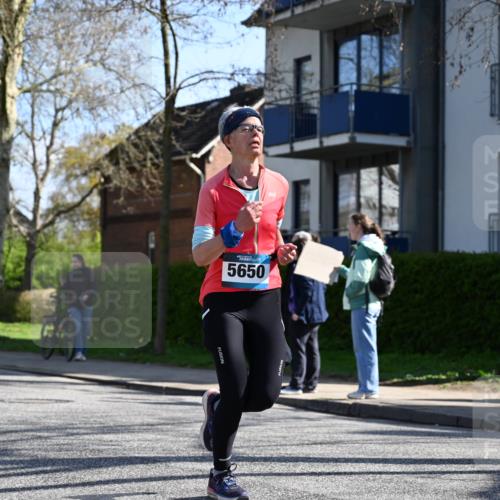 12.04.2026 - 45. Internationalen Wilhelmsburger Insellauf J. Mangold http://msf.ph/oto/9463680 12.04.2026 10:53:35 Ziel 5614, 4750, 2593, 2834, 2554, 5617, 5650, 4338, 5406, 5406, 2368, 5347, 3399, 2606, 3918, 5740, 2958, 2957, 2895, 3724, 2399 meine-sportfotos.de