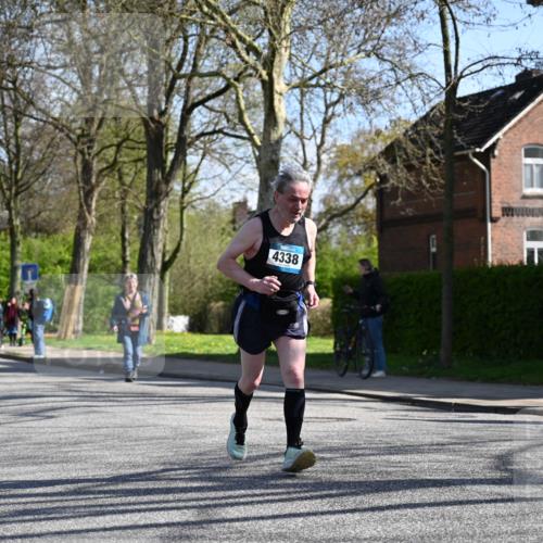 12.04.2026 - 45. Internationalen Wilhelmsburger Insellauf J. Mangold http://msf.ph/oto/9463688 12.04.2026 10:53:38 Ziel 5614, 4750, 2593, 2834, 2554, 5617, 5650, 4338, 5406, 2368, 5347, 3399, 2606, 3918, 5740, 3918, 5740, 2958, 2957, 2895, 3724, 2399 meine-sportfotos.de