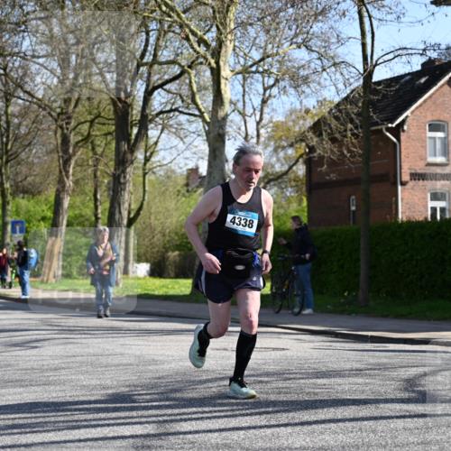 12.04.2026 - 45. Internationalen Wilhelmsburger Insellauf J. Mangold http://msf.ph/oto/9463689 12.04.2026 10:53:38 Ziel 5614, 4750, 2593, 2834, 2554, 5617, 5650, 4338, 5406, 2368, 5347, 3399, 2606, 3918, 5740, 3918, 5740, 2958, 2957, 2895, 3724, 2399 meine-sportfotos.de