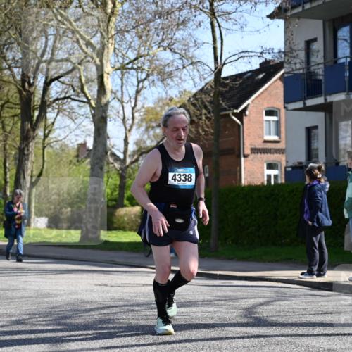 12.04.2026 - 45. Internationalen Wilhelmsburger Insellauf J. Mangold http://msf.ph/oto/9463696 12.04.2026 10:53:38 Ziel 5614, 4750, 2593, 2834, 2554, 5617, 5650, 4338, 5406, 2368, 5347, 3399, 2606, 3918, 5740, 3918, 5740, 2958, 2957, 2895, 3724, 2399 meine-sportfotos.de