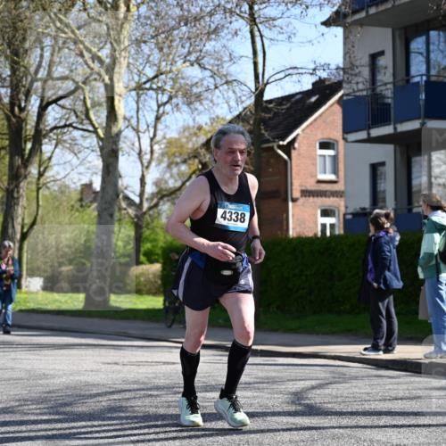 12.04.2026 - 45. Internationalen Wilhelmsburger Insellauf J. Mangold http://msf.ph/oto/9463698 12.04.2026 10:53:38 Ziel 5614, 4750, 2593, 2834, 2554, 5617, 5650, 4338, 5406, 2368, 5347, 3399, 2606, 3918, 5740, 3918, 5740, 2958, 2957, 2895, 3724, 2399 meine-sportfotos.de