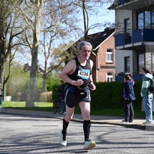 12.04.2026 - 45. Internationalen Wilhelmsburger Insellauf J. Mangold http://msf.ph/oto/9463699 12.04.2026 10:53:38 Ziel 5614, 4750, 2593, 2834, 2554, 5617, 5650, 4338, 5406, 2368, 5347, 3399, 2606, 3918, 5740, 3918, 5740, 2958, 2957, 2895, 3724, 2399 meine-sportfotos.de