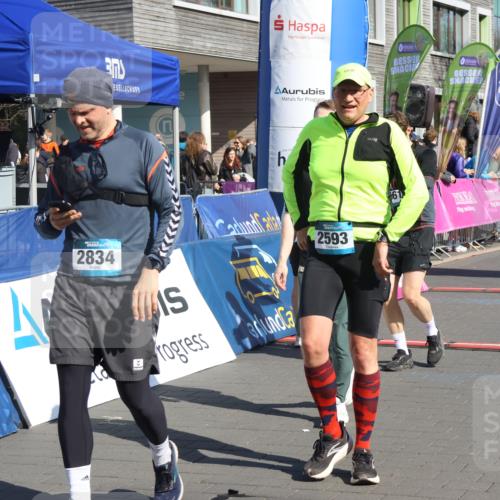 12.04.2026 - 45. Internationalen Wilhelmsburger Insellauf Strokosch-Dieckow http://msf.ph/oto/9463706 12.04.2026 10:54:02 Ziel 2834, 2554, 5617 meine-sportfotos.de