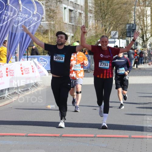 12.04.2026 - 45. Internationalen Wilhelmsburger Insellauf Strokosch-Dieckow http://msf.ph/oto/9463719 12.04.2026 11:13:04 Ziel 3517, 2739, 3003, 2753, 2272 meine-sportfotos.de