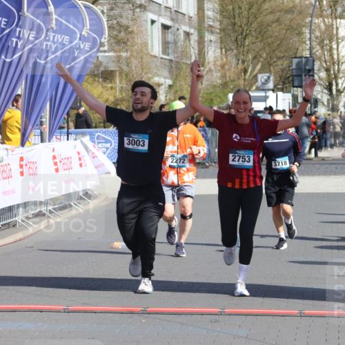 12.04.2026 - 45. Internationalen Wilhelmsburger Insellauf Strokosch-Dieckow http://msf.ph/oto/9463726 12.04.2026 11:13:04 Ziel 3517, 2739, 3003, 2753, 2272 meine-sportfotos.de