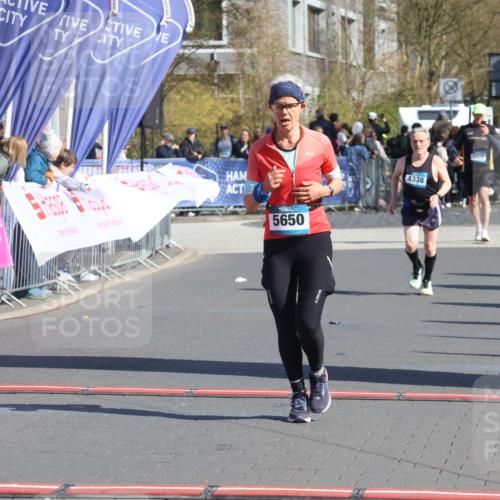 12.04.2026 - 45. Internationalen Wilhelmsburger Insellauf Strokosch-Dieckow http://msf.ph/oto/9463737 12.04.2026 10:54:06 Ziel 5650 meine-sportfotos.de