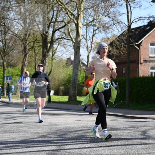 12.04.2026 - 45. Internationalen Wilhelmsburger Insellauf J. Mangold http://msf.ph/oto/9463750 12.04.2026 10:53:56 Ziel 4338, 5406, 2368, 5347, 3399, 2606, 3918, 5740, 2958, 2957, 2895, 3724, 3724, 2399, 3580, 3596, 4131, 2569, 4389, 4390, 2701 meine-sportfotos.de
