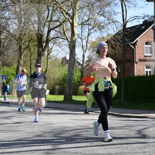 12.04.2026 - 45. Internationalen Wilhelmsburger Insellauf J. Mangold http://msf.ph/oto/9463751 12.04.2026 10:53:56 Ziel 4338, 5406, 2368, 5347, 3399, 2606, 3918, 5740, 2958, 2957, 2895, 3724, 3724, 2399, 3580, 3596, 4131, 2569, 4389, 4390, 2701 meine-sportfotos.de