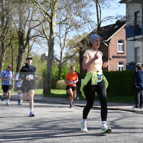 12.04.2026 - 45. Internationalen Wilhelmsburger Insellauf J. Mangold http://msf.ph/oto/9463755 12.04.2026 10:53:56 Ziel 4338, 5406, 2368, 5347, 3399, 2606, 3918, 5740, 2958, 2957, 2895, 3724, 3724, 2399, 3580, 3596, 4131, 2569, 4389, 4390, 2701 meine-sportfotos.de