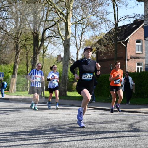 12.04.2026 - 45. Internationalen Wilhelmsburger Insellauf J. Mangold http://msf.ph/oto/9463764 12.04.2026 10:53:57 Ziel 4338, 5406, 2368, 5347, 3399, 2606, 3918, 5740, 2958, 2957, 2895, 3724, 2399, 3580, 3596, 4131, 2569, 4389, 4390, 2701 meine-sportfotos.de