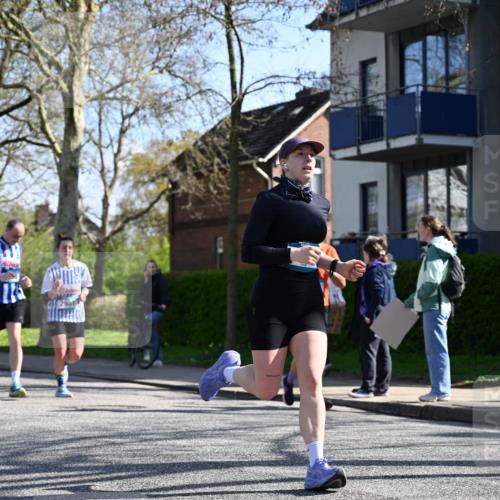 12.04.2026 - 45. Internationalen Wilhelmsburger Insellauf J. Mangold http://msf.ph/oto/9463772 12.04.2026 10:53:58 Ziel 5406, 2368, 5347, 3399, 2606, 3918, 5740, 2958, 2957, 2895, 3724, 2399, 3580, 3596, 4131, 2569, 4389, 4390, 2701 meine-sportfotos.de