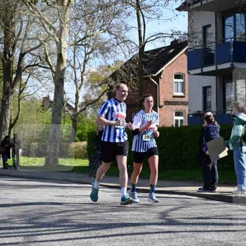 12.04.2026 - 45. Internationalen Wilhelmsburger Insellauf J. Mangold http://msf.ph/oto/9463780 12.04.2026 10:53:59 Ziel 5406, 2368, 5347, 3399, 2606, 3918, 5740, 2958, 2957, 2895, 3724, 2399, 2399, 3580, 3596, 4131, 2569, 4389, 4390, 2701 meine-sportfotos.de