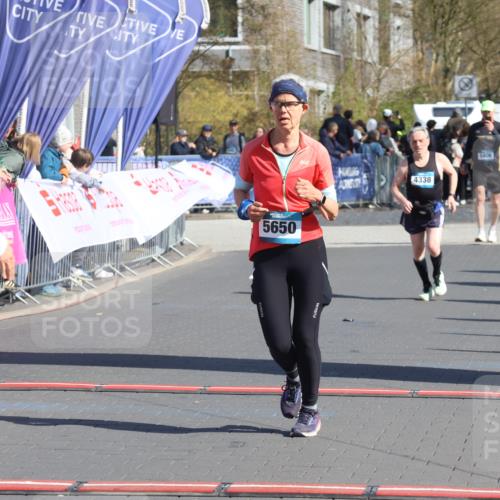 12.04.2026 - 45. Internationalen Wilhelmsburger Insellauf Strokosch-Dieckow http://msf.ph/oto/9463781 12.04.2026 10:54:06 Ziel 5650 meine-sportfotos.de