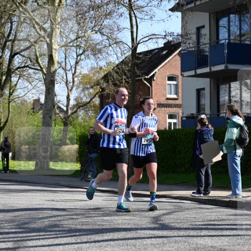 12.04.2026 - 45. Internationalen Wilhelmsburger Insellauf J. Mangold http://msf.ph/oto/9463782 12.04.2026 10:53:59 Ziel 5406, 2368, 5347, 3399, 2606, 3918, 5740, 2958, 2957, 2895, 3724, 2399, 2399, 3580, 3596, 4131, 2569, 4389, 4390, 2701 meine-sportfotos.de