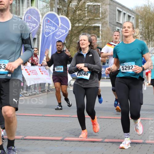 12.04.2026 - 45. Internationalen Wilhelmsburger Insellauf Strokosch-Dieckow http://msf.ph/oto/9463799 12.04.2026 13:16:17 Ziel 3250, 5008, 2853, 3280, 3244, 5292, 4861, 2032, 4731, 2884, 3850, 4053, 5686 meine-sportfotos.de