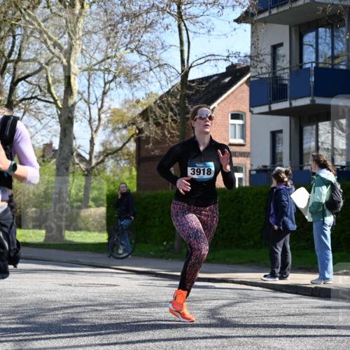 12.04.2026 - 45. Internationalen Wilhelmsburger Insellauf J. Mangold http://msf.ph/oto/9463806 12.04.2026 10:54:01 Ziel 2368, 5347, 3399, 2606, 3918, 5740, 2958, 2957, 2895, 3724, 2399, 3580, 3596, 4131, 2569, 4389, 4390, 2701 meine-sportfotos.de