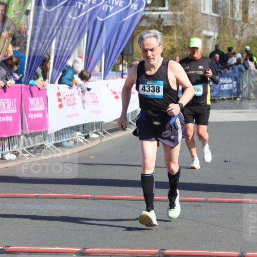 12.04.2026 - 45. Internationalen Wilhelmsburger Insellauf Strokosch-Dieckow http://msf.ph/oto/9463809 12.04.2026 10:54:11 Ziel 5650, 4338, 5406 meine-sportfotos.de