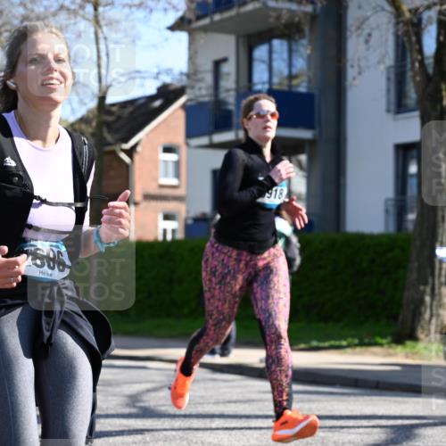 12.04.2026 - 45. Internationalen Wilhelmsburger Insellauf J. Mangold http://msf.ph/oto/9463815 12.04.2026 10:54:02 Ziel 2368, 5347, 3399, 2606, 3918, 5740, 2958, 2957, 2895, 3724, 2399, 3580, 3596, 4131, 2569, 4389, 2569, 4389, 4390, 2701, 4687 meine-sportfotos.de