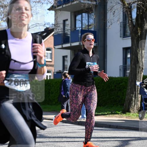 12.04.2026 - 45. Internationalen Wilhelmsburger Insellauf J. Mangold http://msf.ph/oto/9463818 12.04.2026 10:54:02 Ziel 2368, 5347, 3399, 2606, 3918, 5740, 2958, 2957, 2895, 3724, 2399, 3580, 3596, 4131, 2569, 4389, 2569, 4389, 4390, 2701, 4687 meine-sportfotos.de