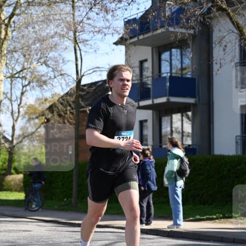 12.04.2026 - 45. Internationalen Wilhelmsburger Insellauf J. Mangold http://msf.ph/oto/9463828 12.04.2026 10:54:09 Ziel 2606, 3918, 5740, 2958, 2957, 2895, 3724, 2399, 3580, 3596, 4131, 2569, 4389, 4390, 2701, 4687, 3818, 4711 meine-sportfotos.de