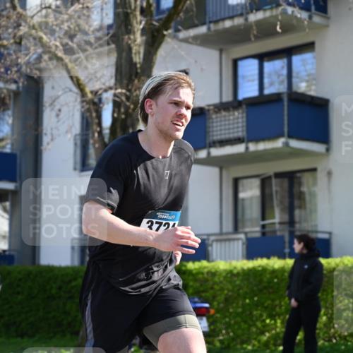 12.04.2026 - 45. Internationalen Wilhelmsburger Insellauf J. Mangold http://msf.ph/oto/9463840 12.04.2026 10:54:10 Ziel 2606, 3918, 5740, 2958, 2957, 2895, 3724, 2399, 3580, 3596, 4131, 2569, 4389, 4390, 2701, 4687, 3818, 4711 meine-sportfotos.de