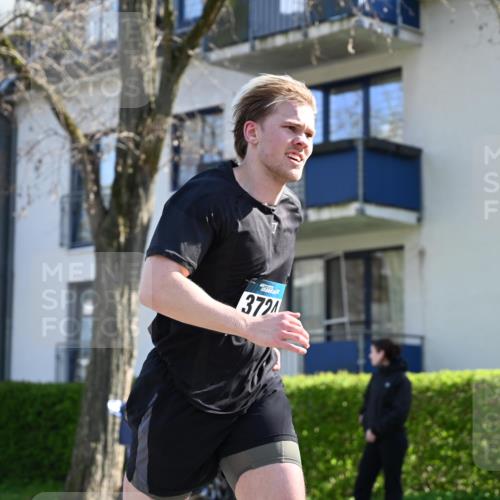 12.04.2026 - 45. Internationalen Wilhelmsburger Insellauf J. Mangold http://msf.ph/oto/9463841 12.04.2026 10:54:10 Ziel 2606, 3918, 5740, 2958, 2957, 2895, 3724, 2399, 3580, 3596, 4131, 2569, 4389, 4390, 2701, 4687, 3818, 4711 meine-sportfotos.de
