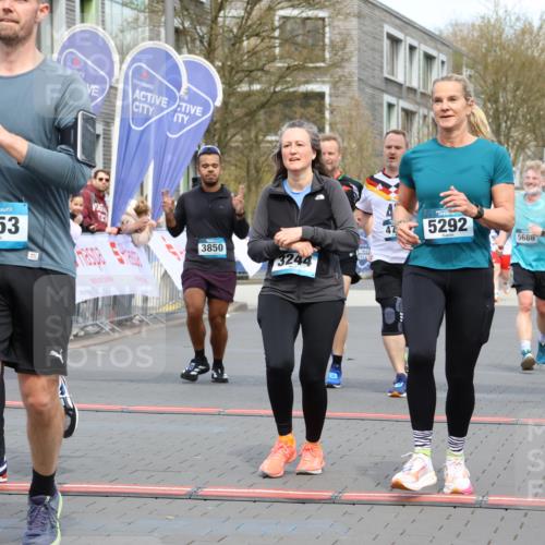 12.04.2026 - 45. Internationalen Wilhelmsburger Insellauf Strokosch-Dieckow http://msf.ph/oto/9463843 12.04.2026 13:16:17 Ziel 3250, 5008, 2853, 3280, 3244, 5292, 4861, 2032, 4731, 2884, 3850, 4053, 5686 meine-sportfotos.de