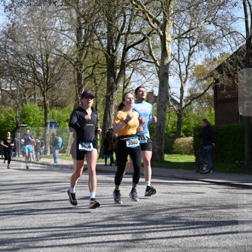 12.04.2026 - 45. Internationalen Wilhelmsburger Insellauf J. Mangold http://msf.ph/oto/9463849 12.04.2026 10:54:16 Ziel 2958, 2957, 2895, 3724, 2399, 3580, 3596, 4131, 2569, 4389, 4390, 2701, 2701, 4687, 3818, 4711, 2088, 5660, 5317 meine-sportfotos.de